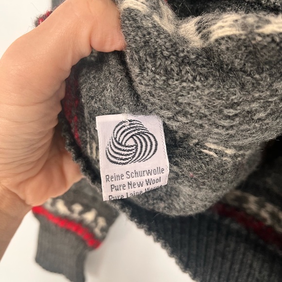 Amazing Vintage Gray and Red Wool Christmas Patterned Kids Sweater - Picture 4 of 4